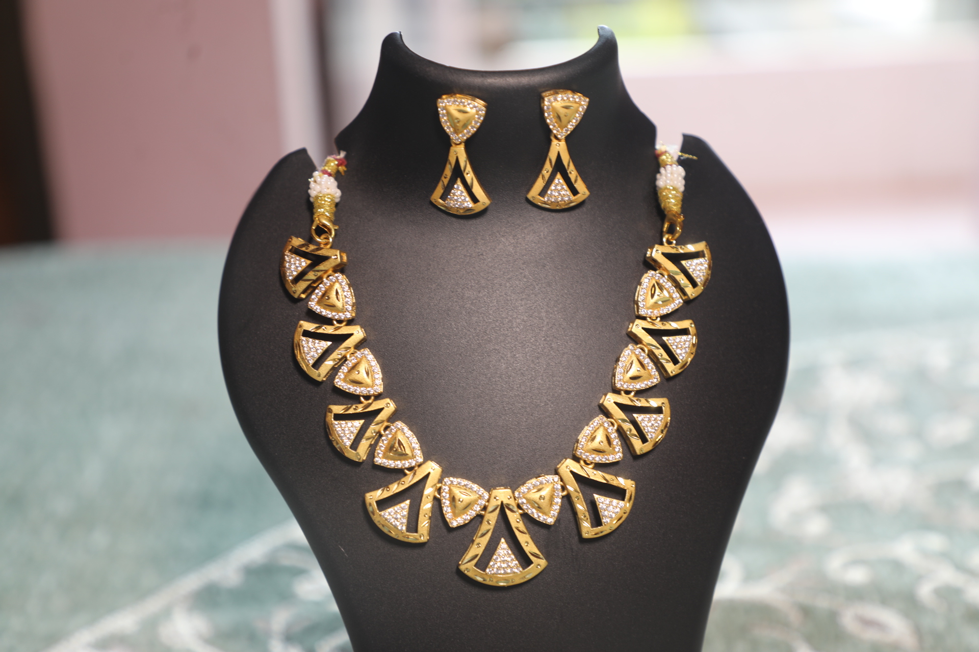 Exquisite Necklace Set - 9485
