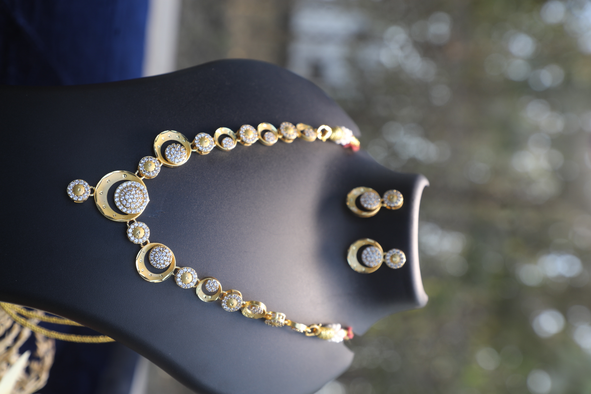 Exquisite Necklace Set - 9493