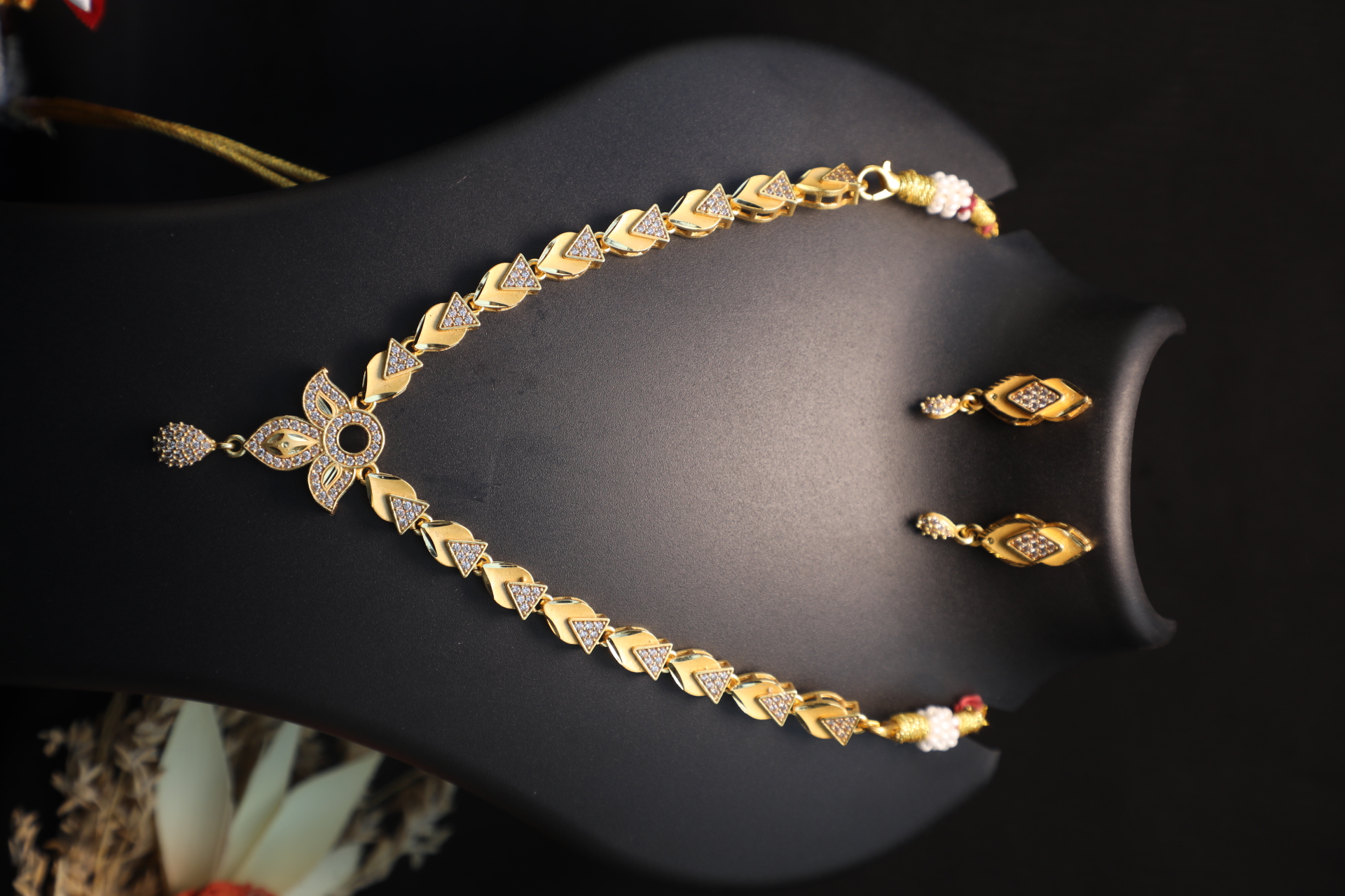 Exquisite Necklace Set - 9500