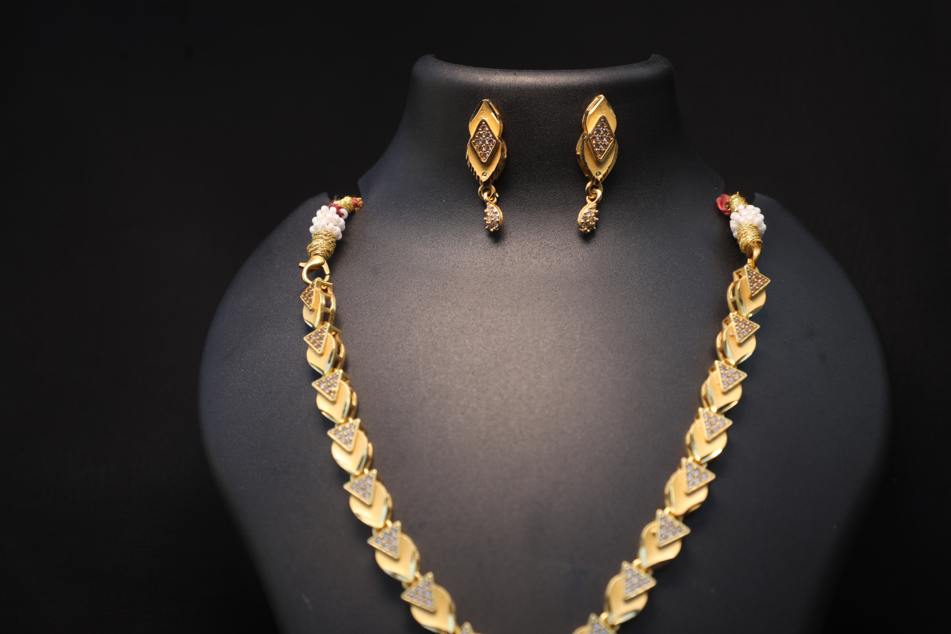 Exquisite Necklace Set - 9504