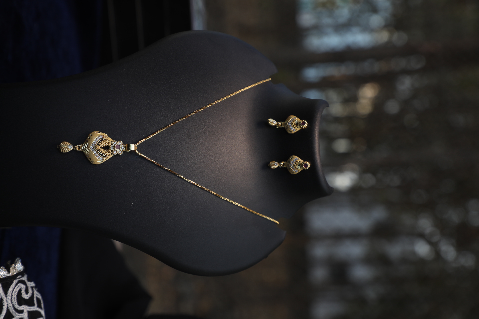 Exquisite Necklace Set - 9509