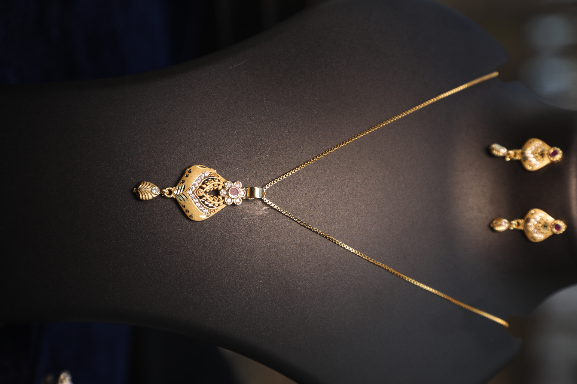 Exquisite Necklace Set - 9511