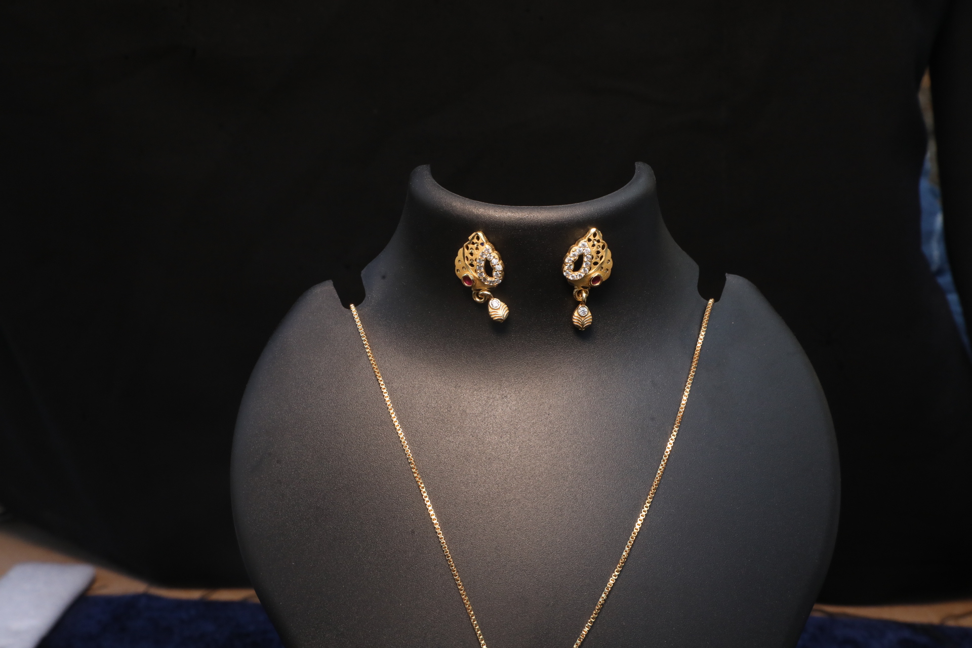 Exquisite Necklace Set - 9515