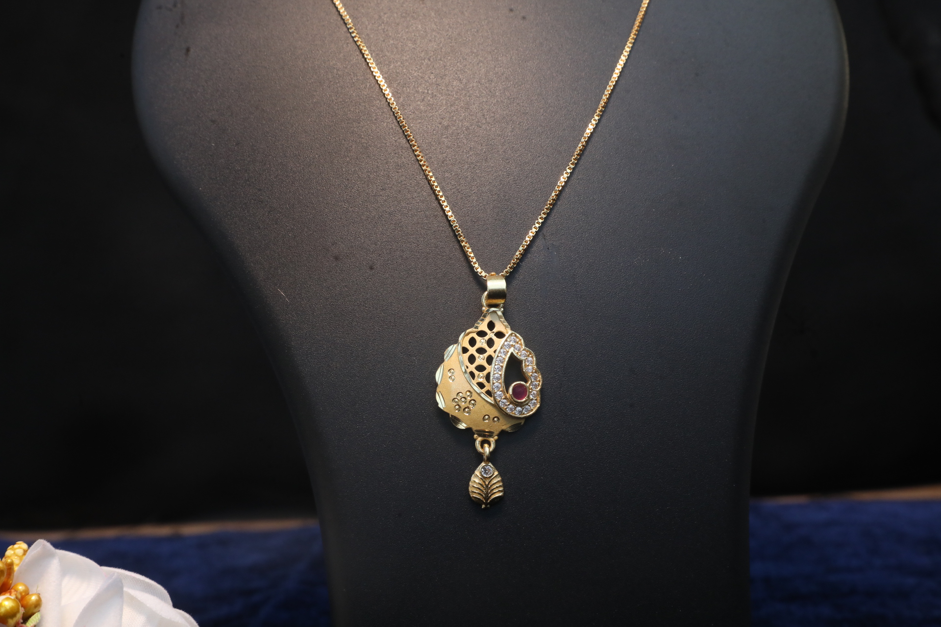 Exquisite Necklace Set - 9516